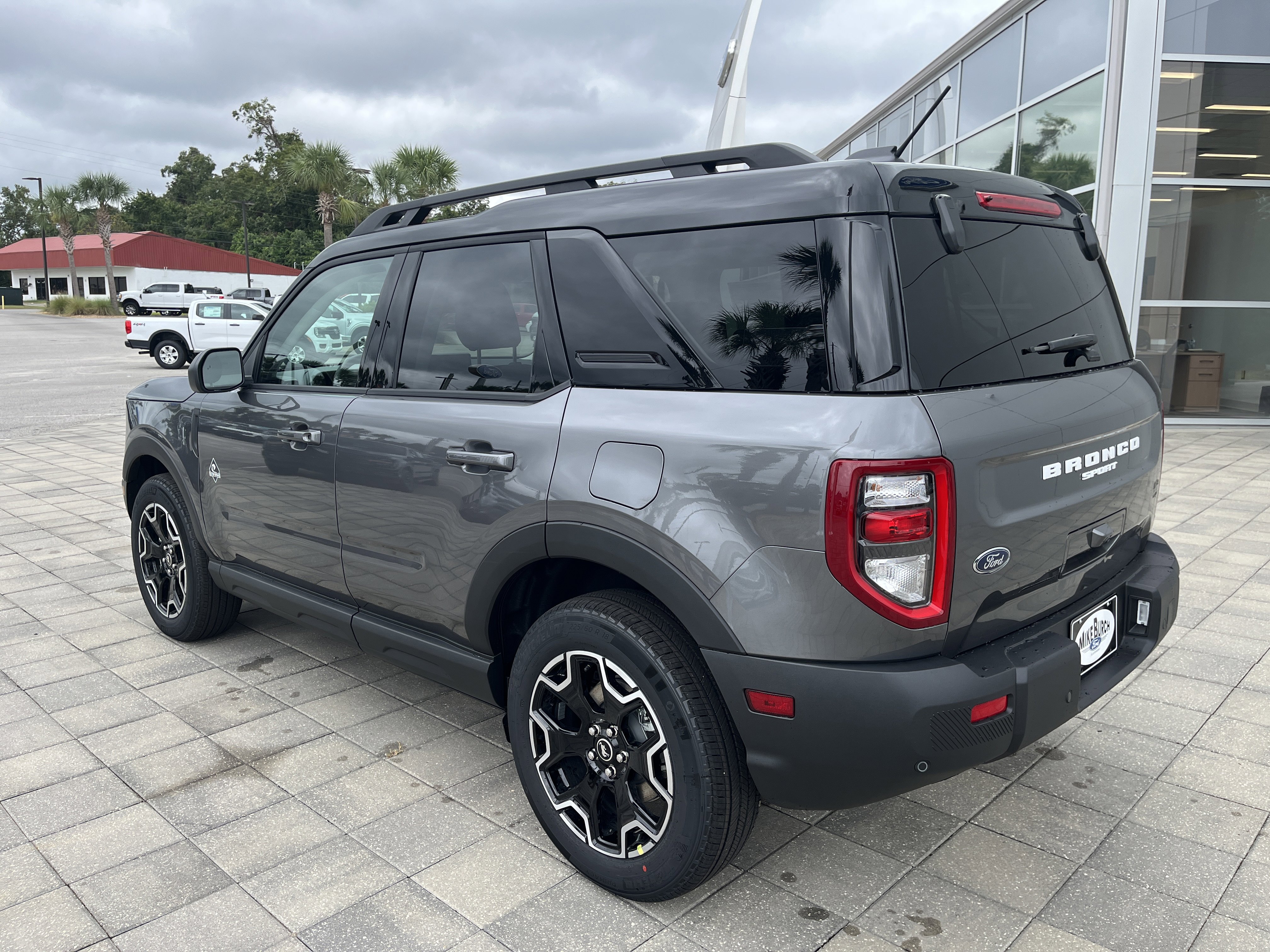 New 2025 Carbonized Gray Metallic Ford Outer Banks® image 4