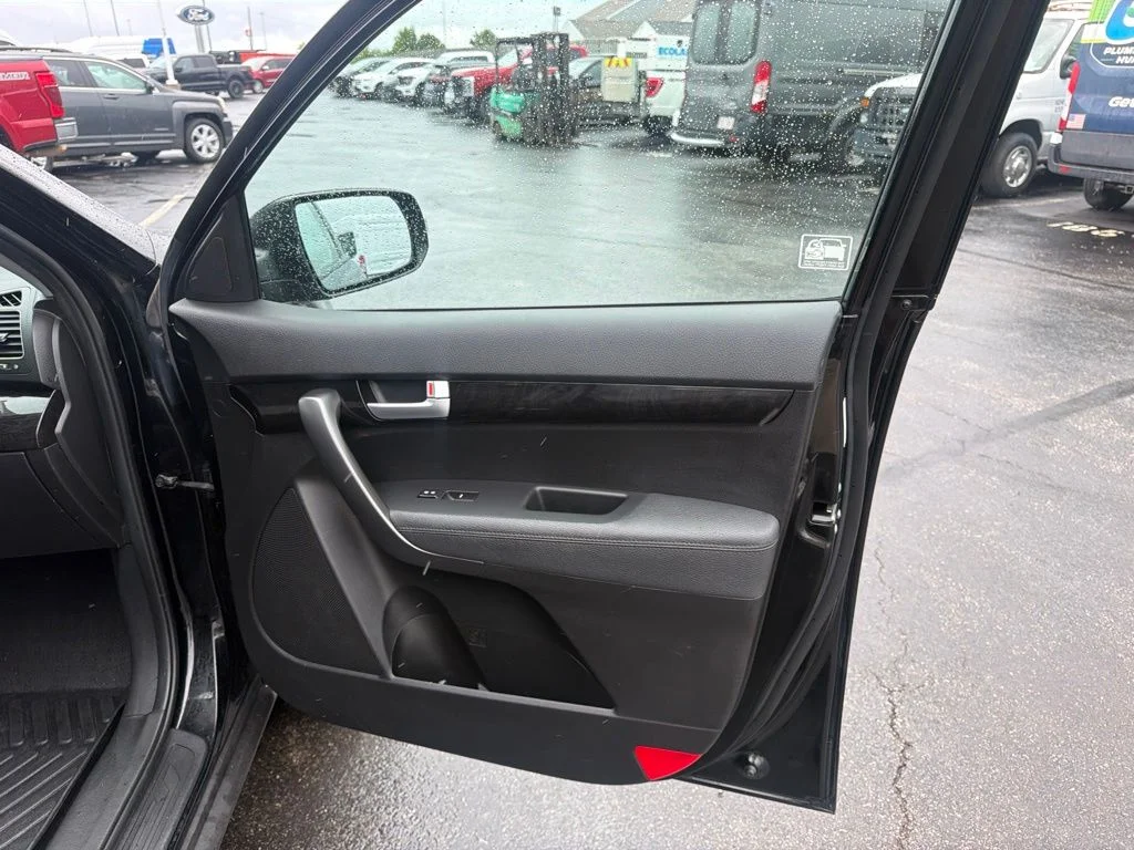 Used 2015 Black Kia LX image 36