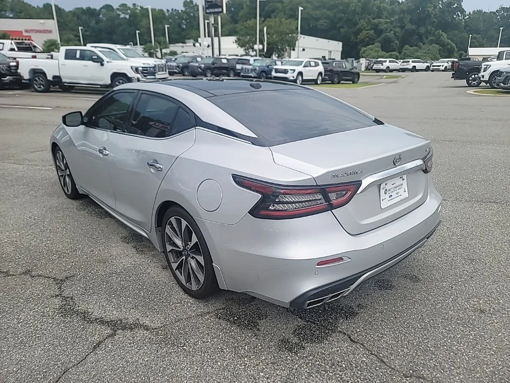Used 2023 Silver Nissan Platinum image 5