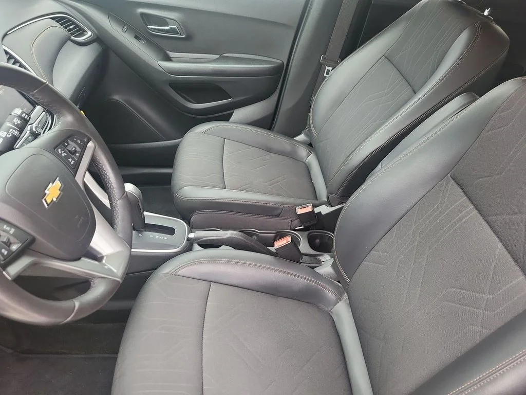 Used 2022 Silver Ice Metallic Chevrolet LT image 24