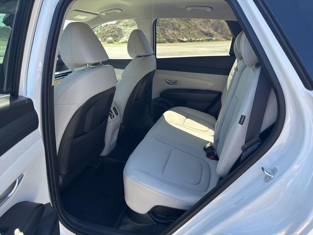 New 2026 White Hyundai SEL FWD image 30