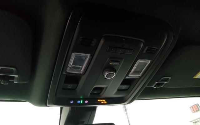 Used 2022 Black Chevrolet Z71 image 31