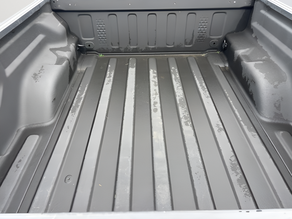 Used 2022 White Jeep Overland image 32