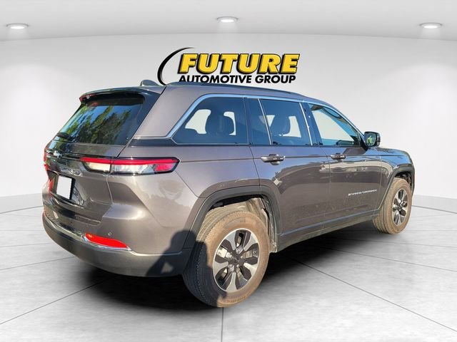 Used 2024 Gray Jeep 4xe image 3