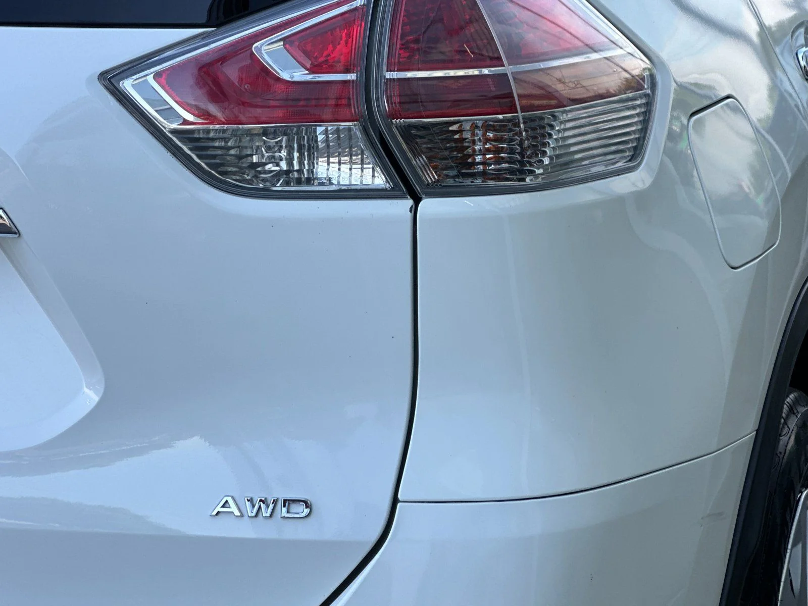 Used 2016 Glacier White Nissan S image 24