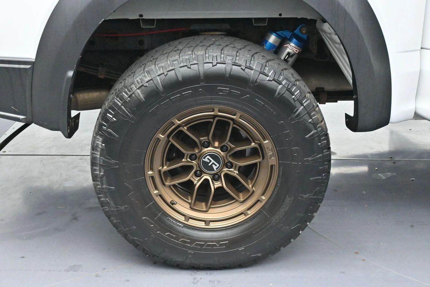 Used 2018 Oxford White Ford Raptor image 40