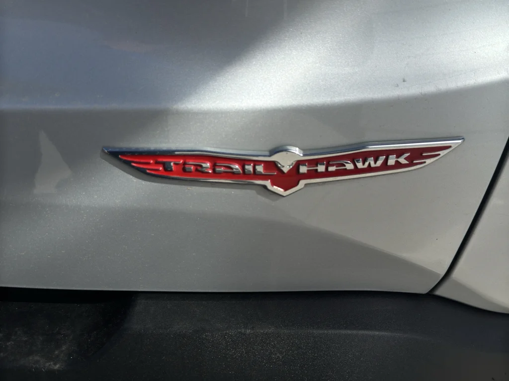 Used 2018 Glacier Metallic Jeep Trailhawk image 40