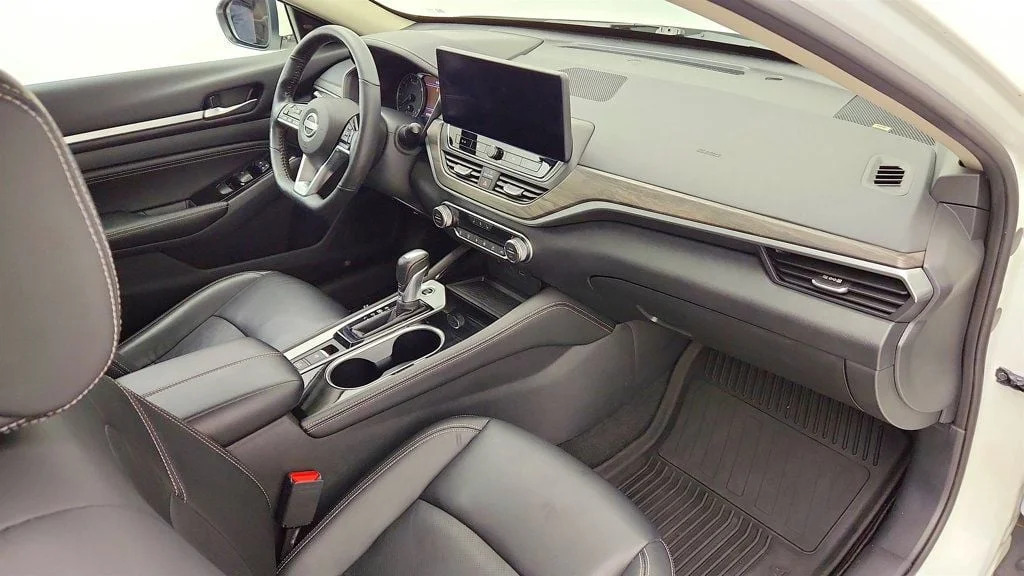 Used 2023 Pearl White Tricoat Nissan 2.5 SL AWD Sedan image 26