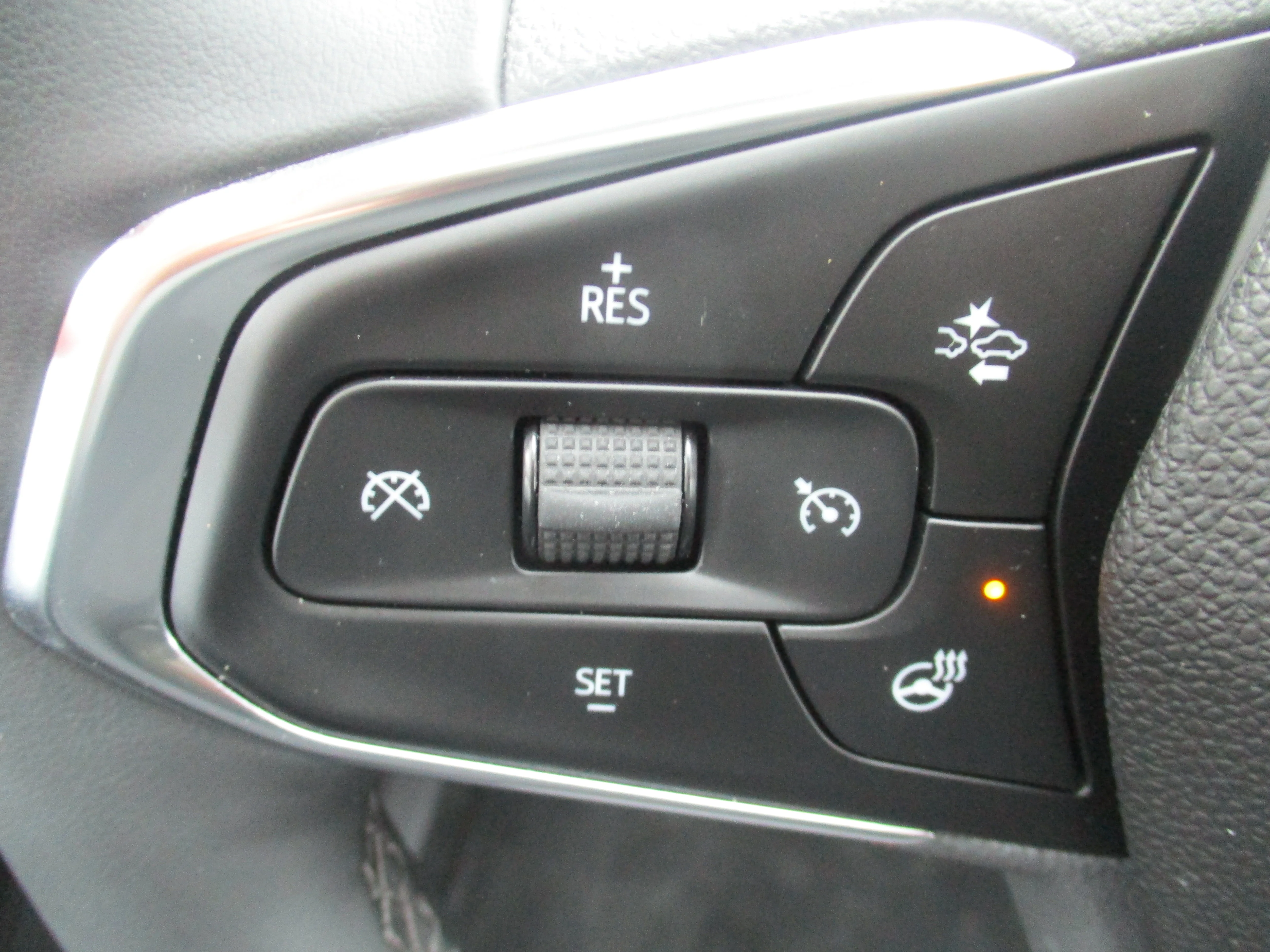 Used 2025 Sterling Gray Metallic Chevrolet LT FWD image 12