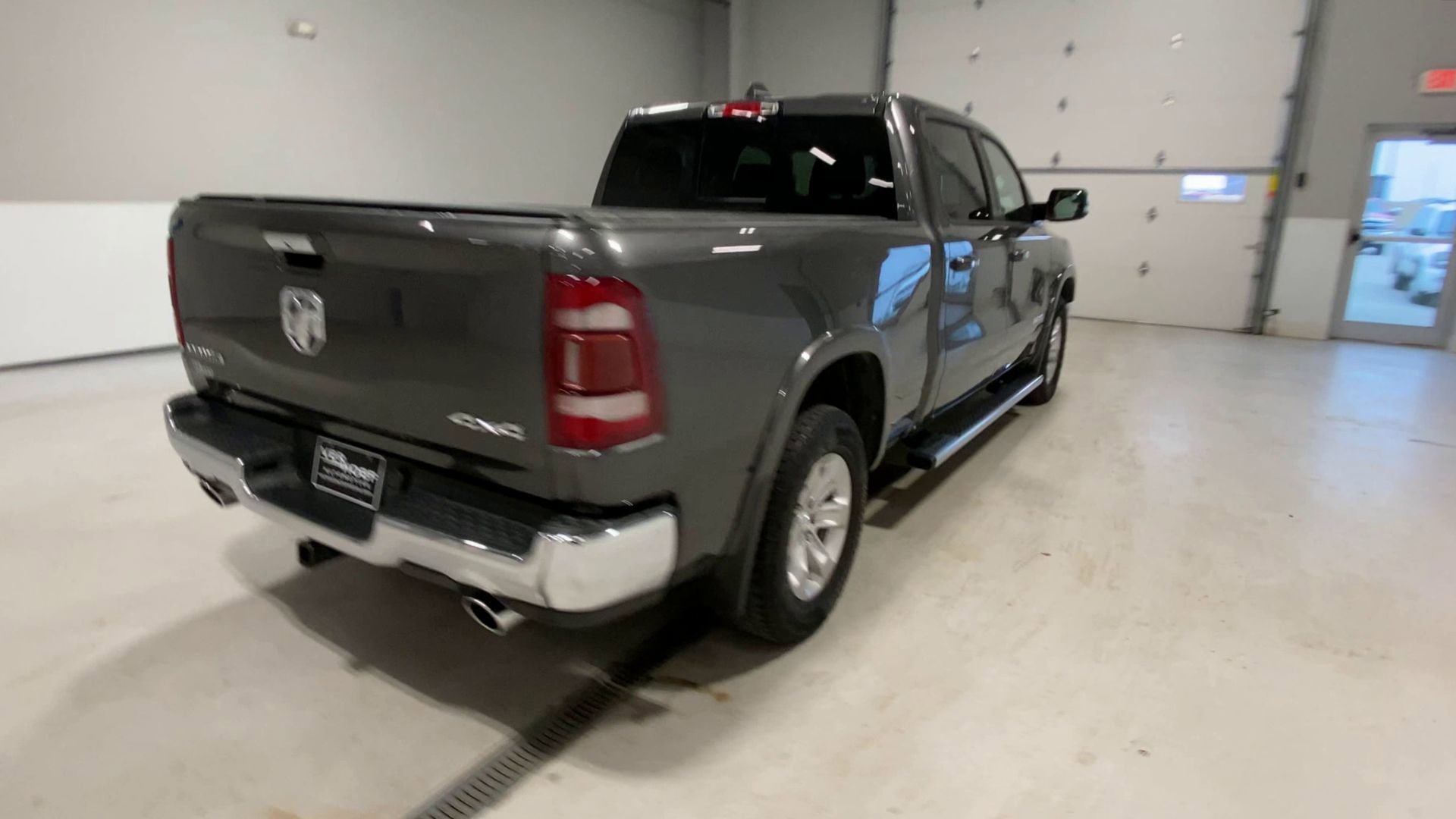 Used 2020 Granite Crystal Metallic Clearcoat  Ram Laramie image 8