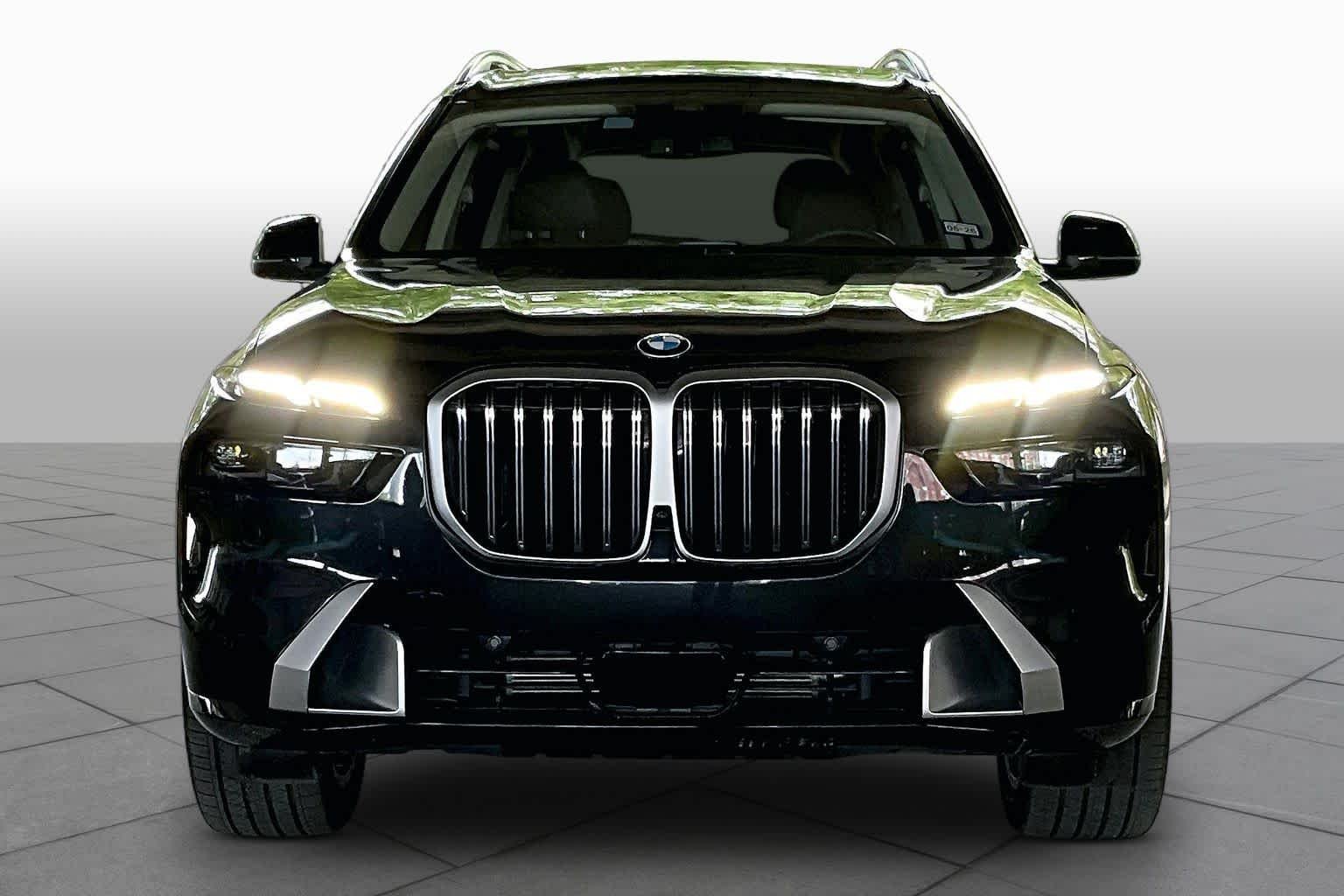 Used 2025 Black Sapphire Metallic BMW xDrive40i image 3
