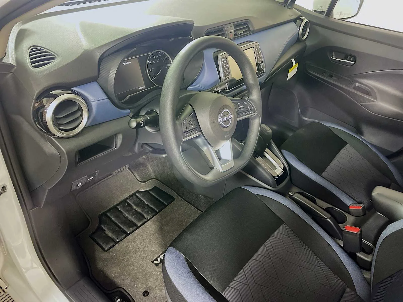 Used 2025 Aspen White Tricoat Nissan SV image 7