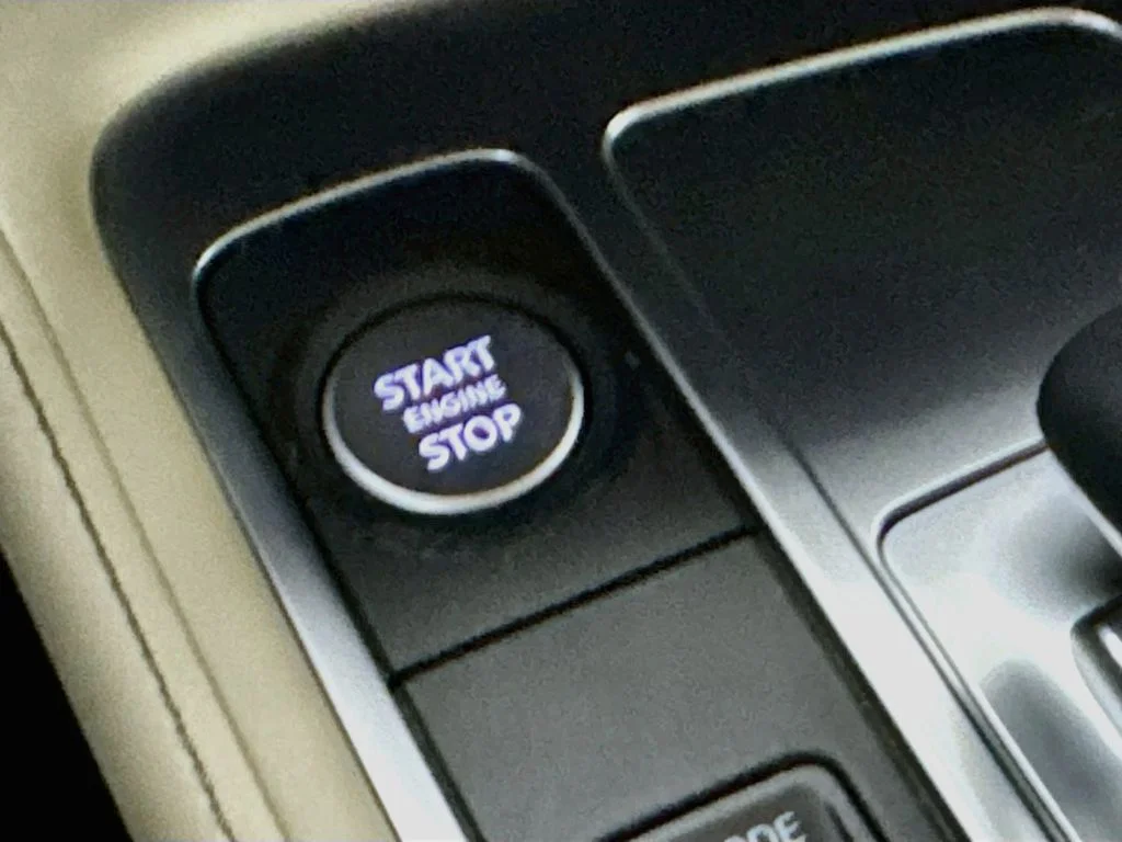 Certified Used 2024 Silver INFINITI LUXE image 22