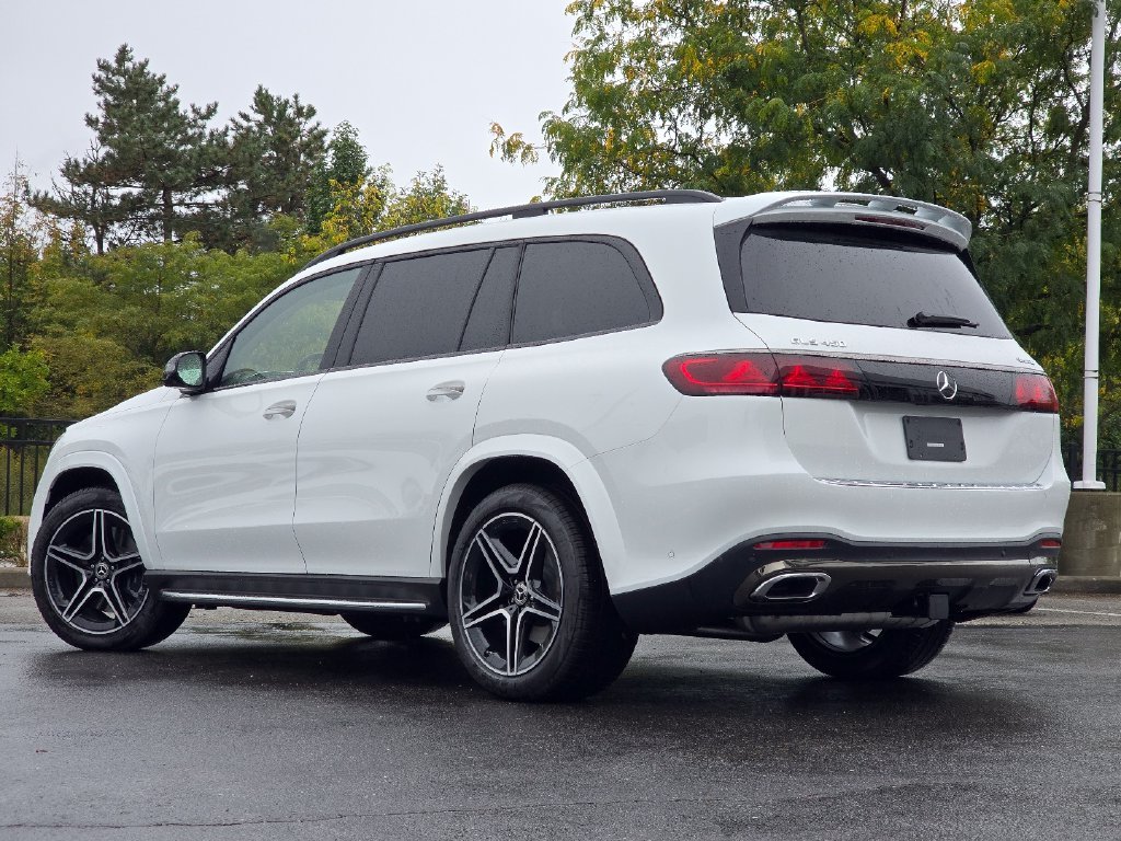 New 2027 MANUFAKTUR Moonlight White Metallic Mercedes-Benz GLS 450 image 23