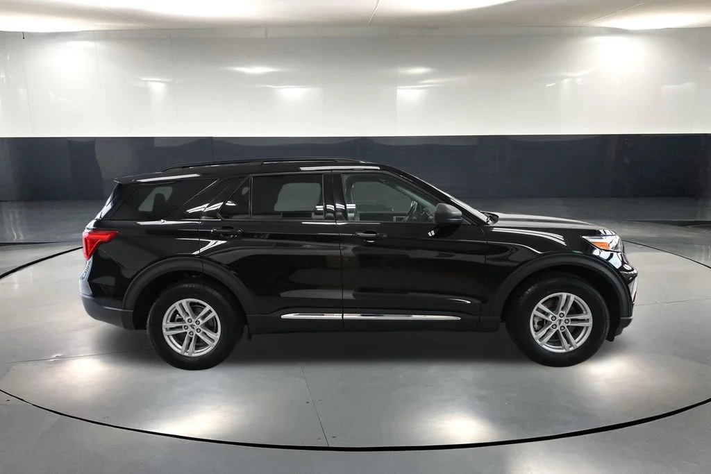 Used 2022 Black Ford XLT image 4