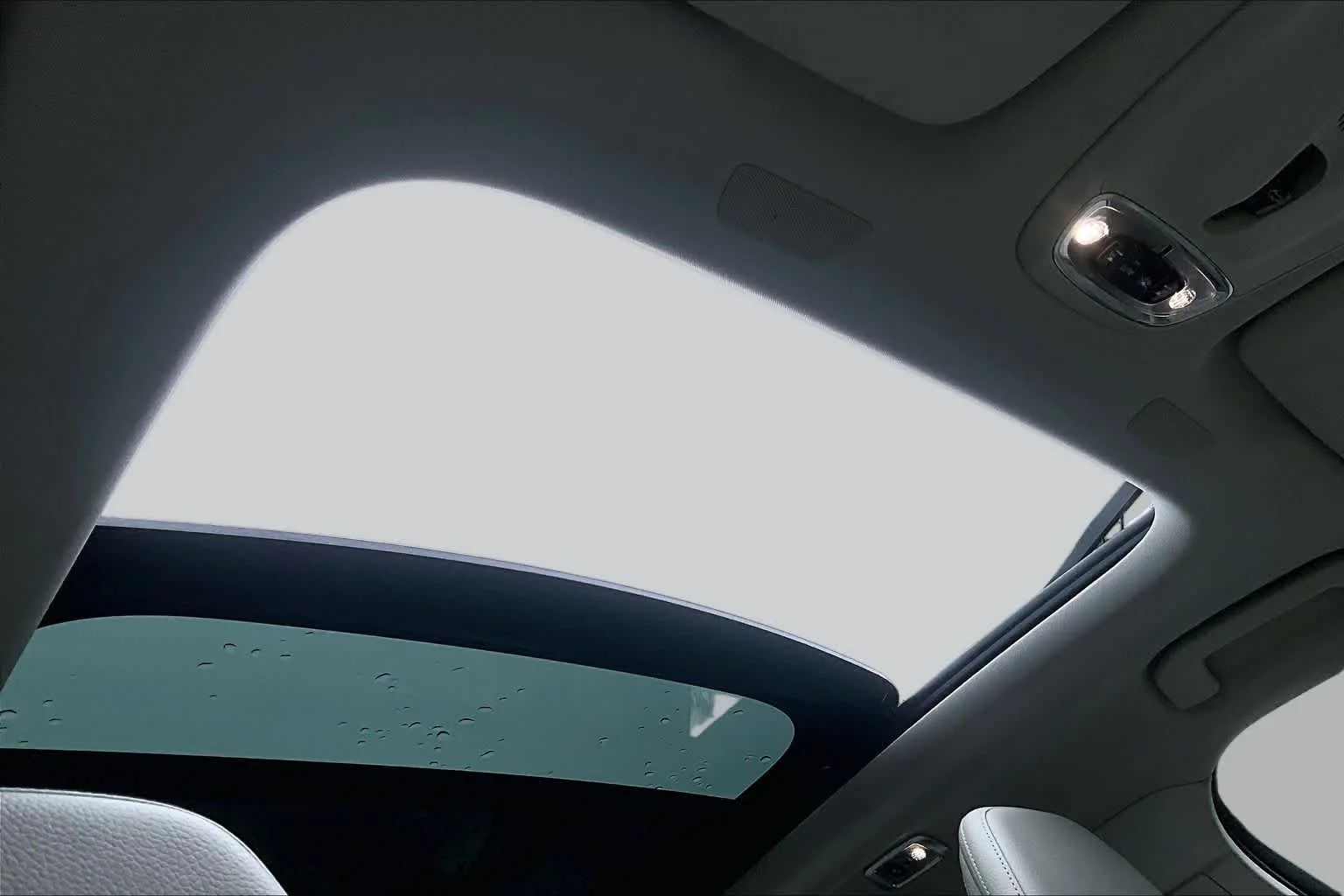 Used 2019 Bright Silver Metallic Volvo Inscription image 14