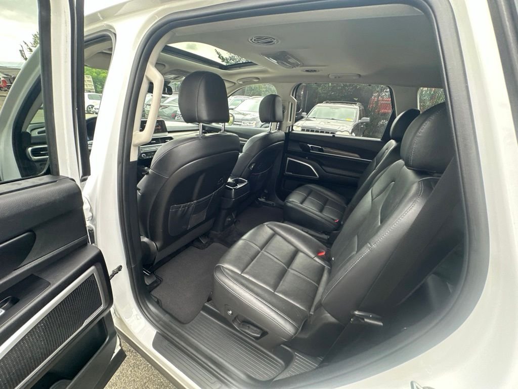 Used 2020 White Kia EX image 22