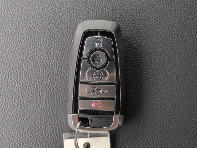 New 2026 Iconic Silver Metallic Ford XLT image 30