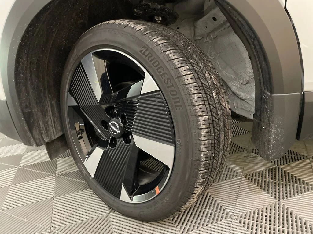 New 2026 Aspen White TriCoat / Super Black Two-tone Nissan SR image 27