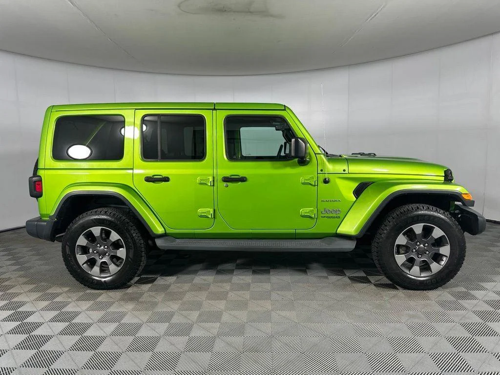 Used 2019 Mojito! Clearcoat Jeep Unlimited Sahara image 9