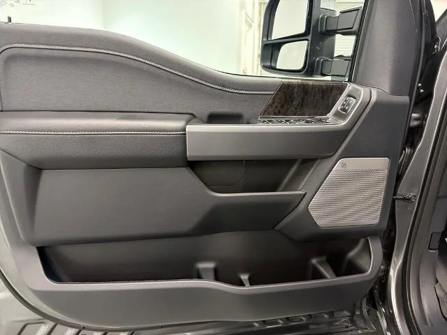 New 2026 Carbonized Gray Metallic Ford F-250® Lariat® image 31