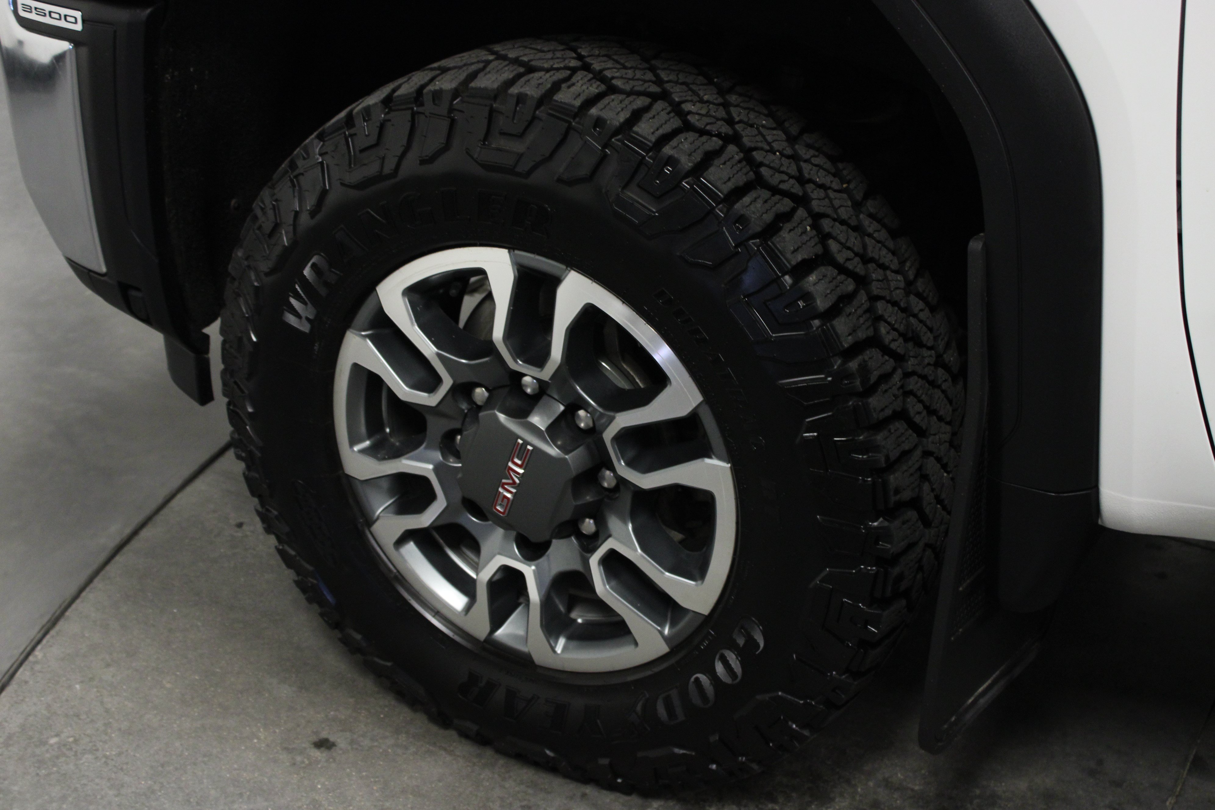 Used 2024 Summit White GMC SLT image 10