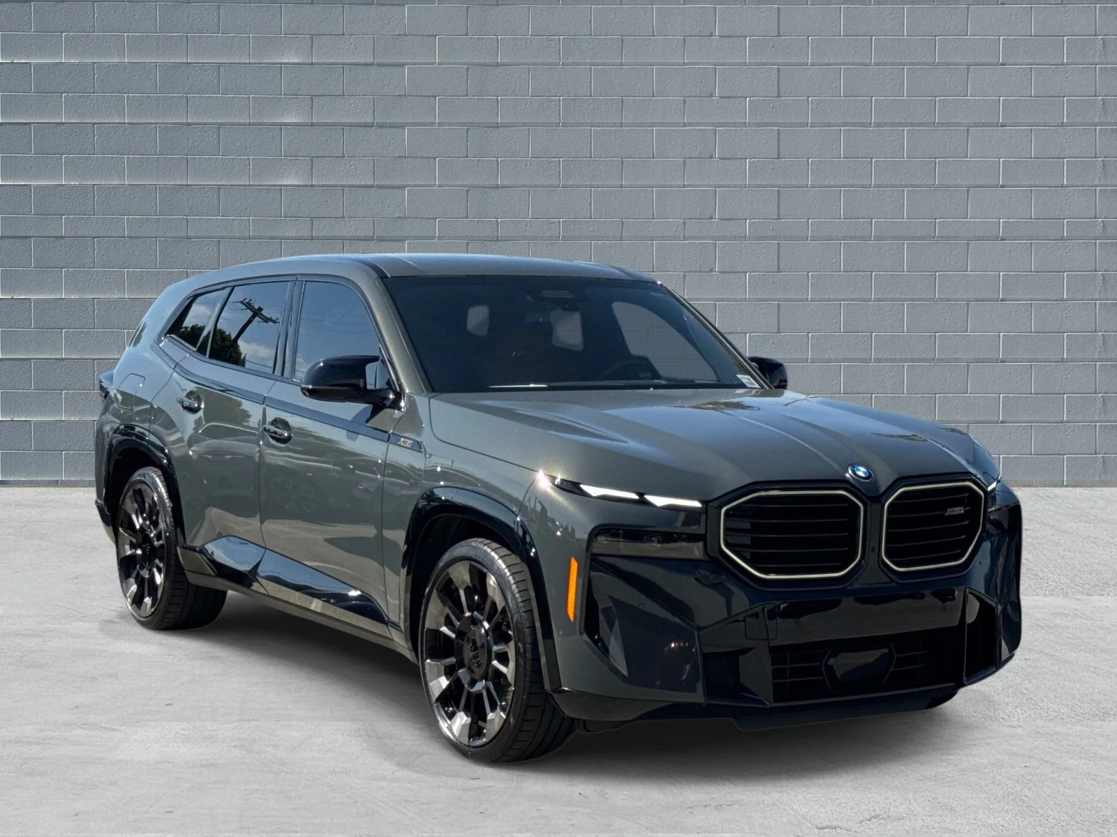 2023 BMW XM -'s photo