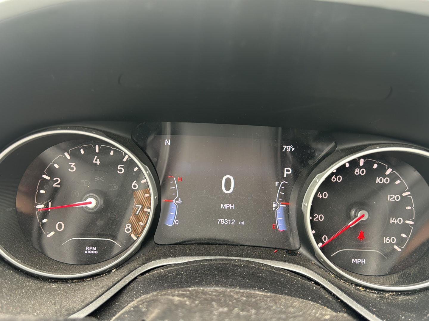 Used 2019 Billet Silver Metallic Clearcoat Jeep Latitude image 9