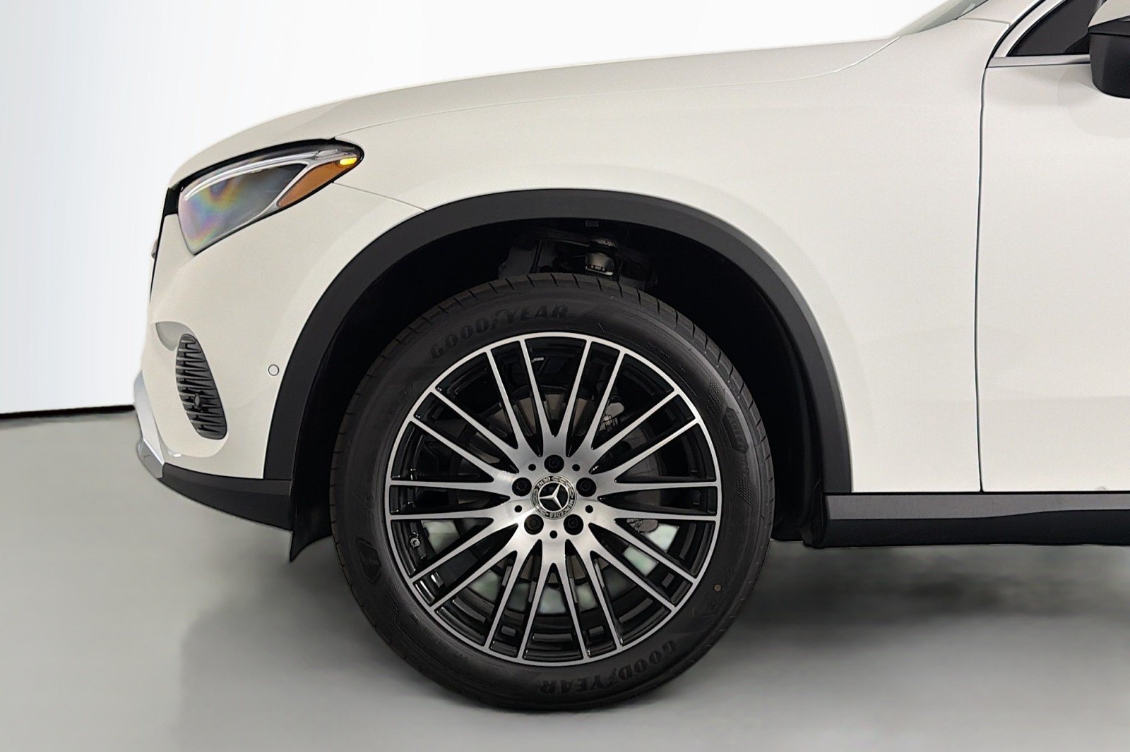 New 2026 Polar White Mercedes-Benz GLC 300 4MATIC® Coupe image 9