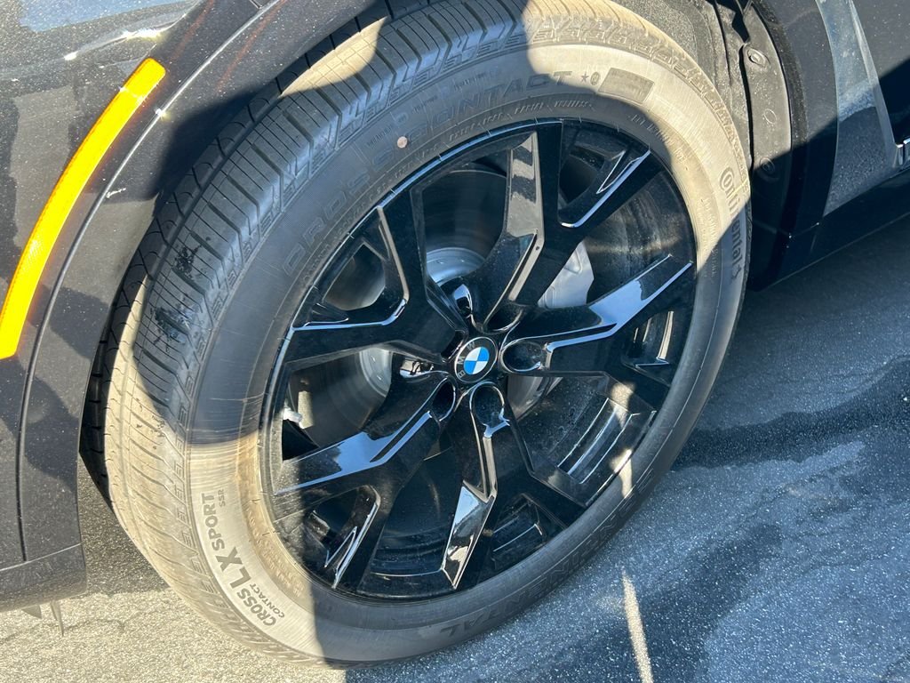 New 2027 Black Sapphire Metallic BMW xDrive40i image 3