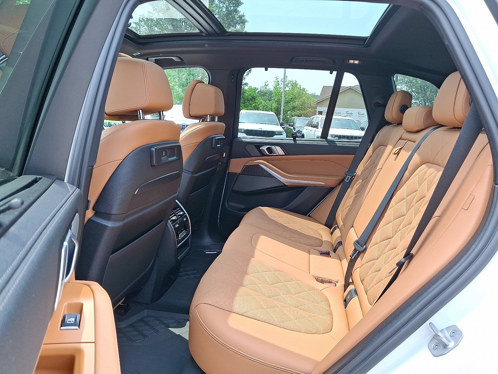 Certified Used 2023 Alpine White - 300 BMW M50i image 10