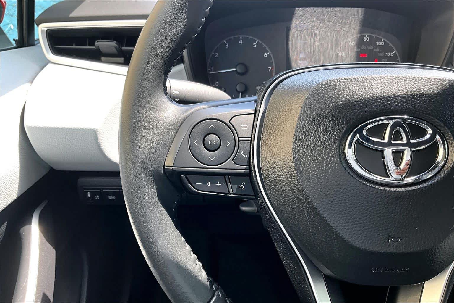 Used 2025 Ruby Flare Pearl Toyota SE image 24