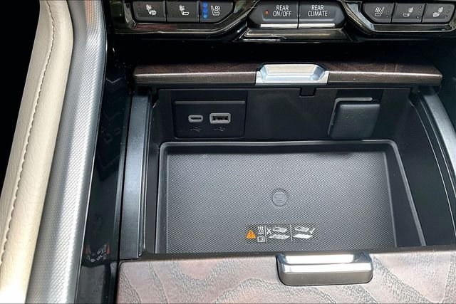 Used 2023 White GMC Denali image 33