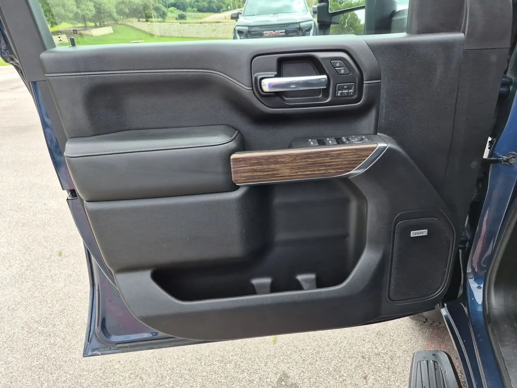 Used 2020 Blue Chevrolet High Country image 17