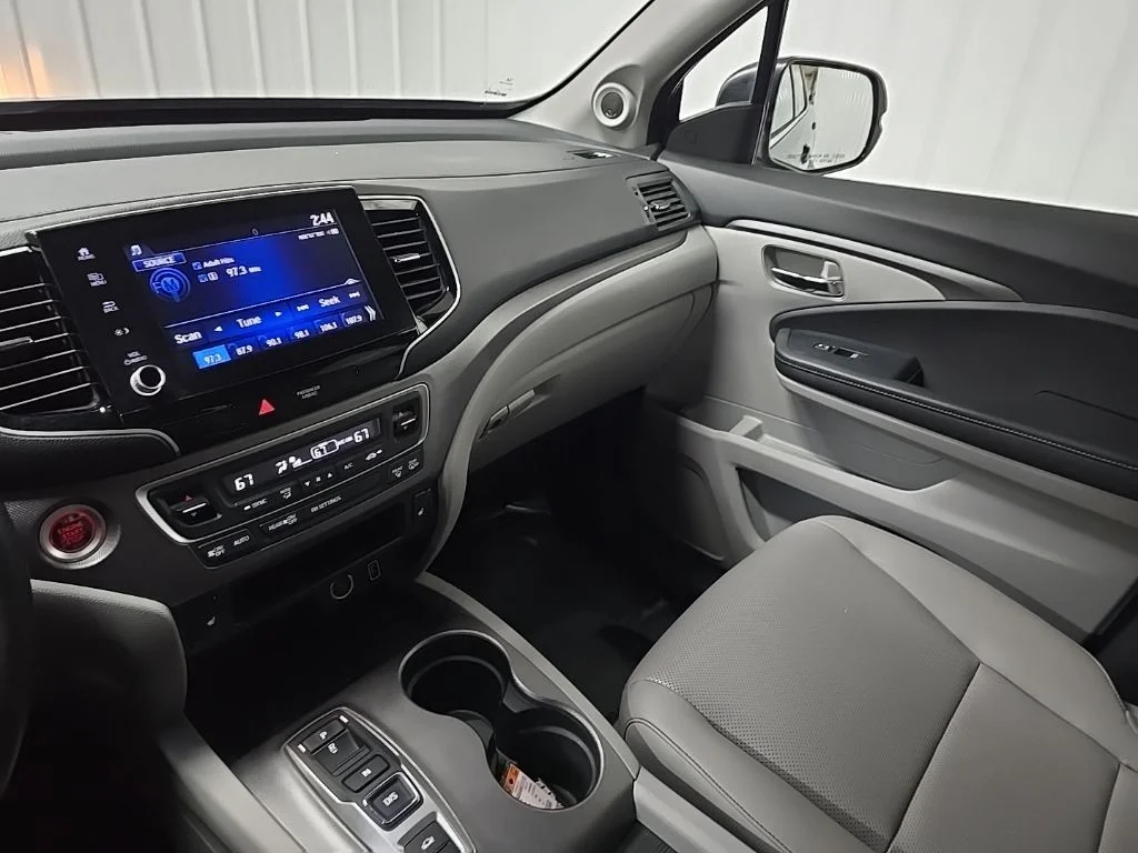 Used 2023  Honda RTL image 29