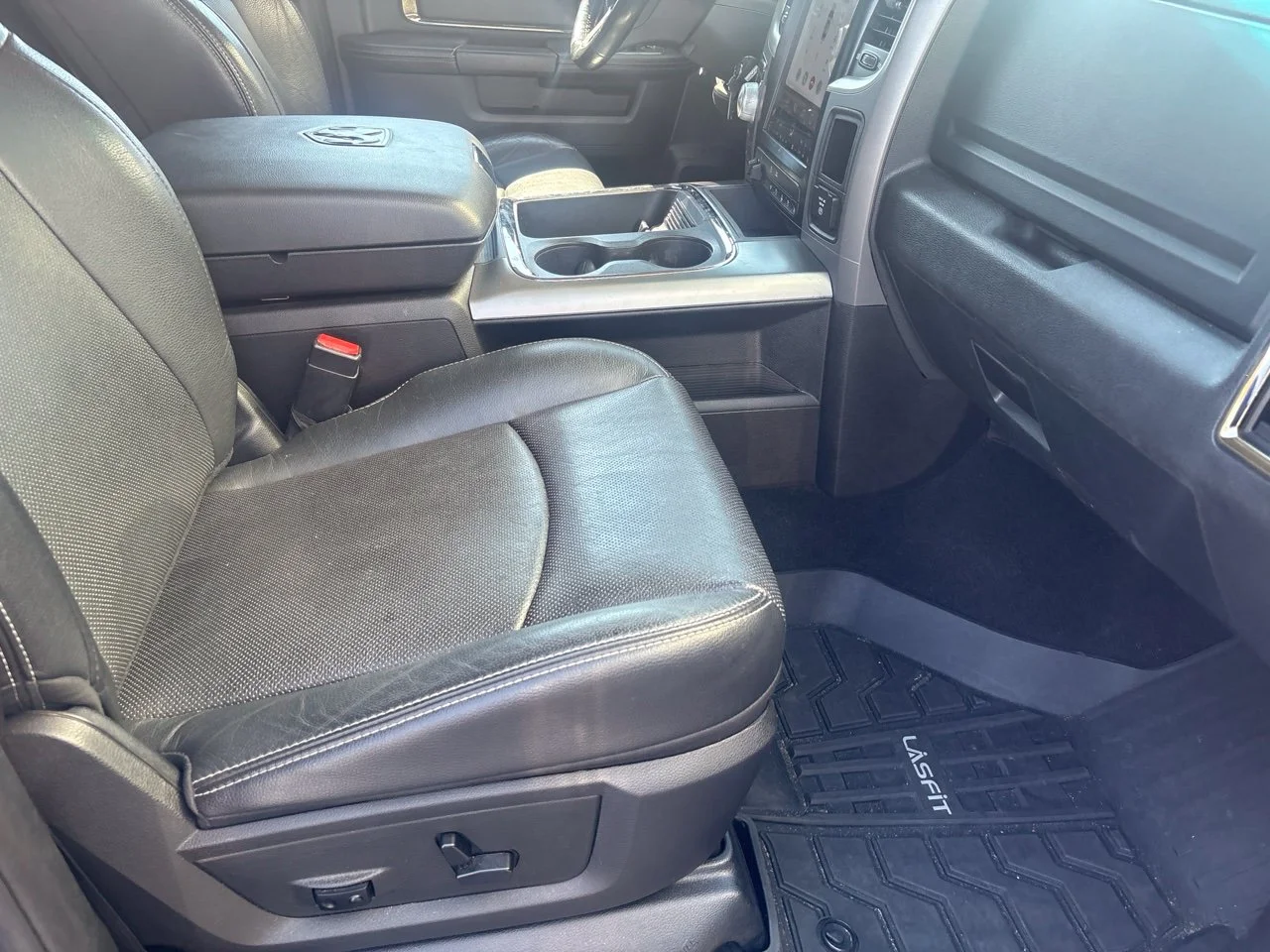 Used 2015 Gray Ram Sport image 13