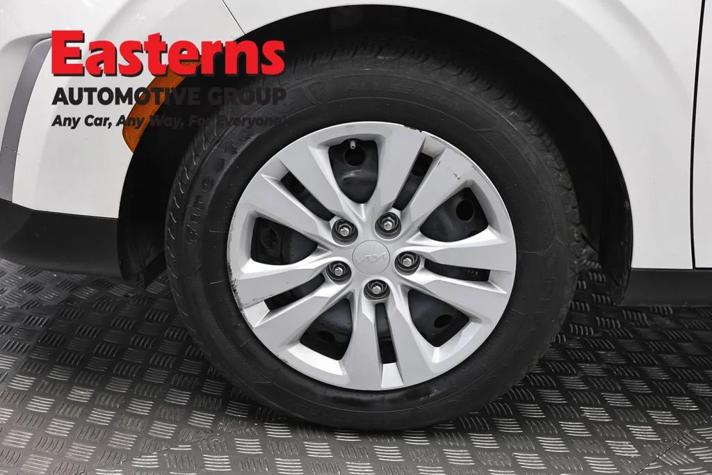 Used 2023 White Kia LX image 31