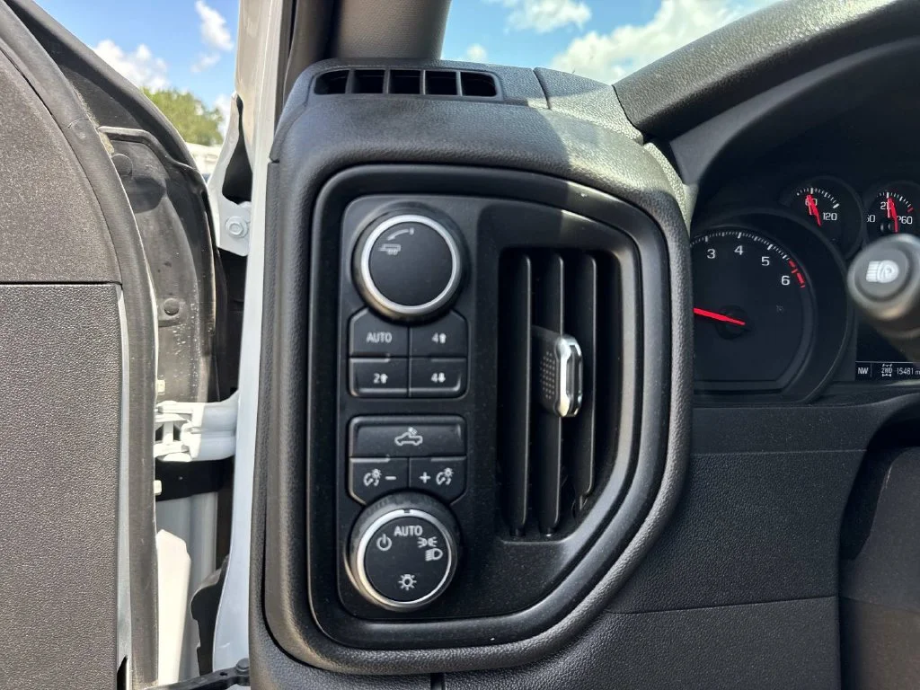 Used 2025 White Chevrolet Custom Trail Boss image 31