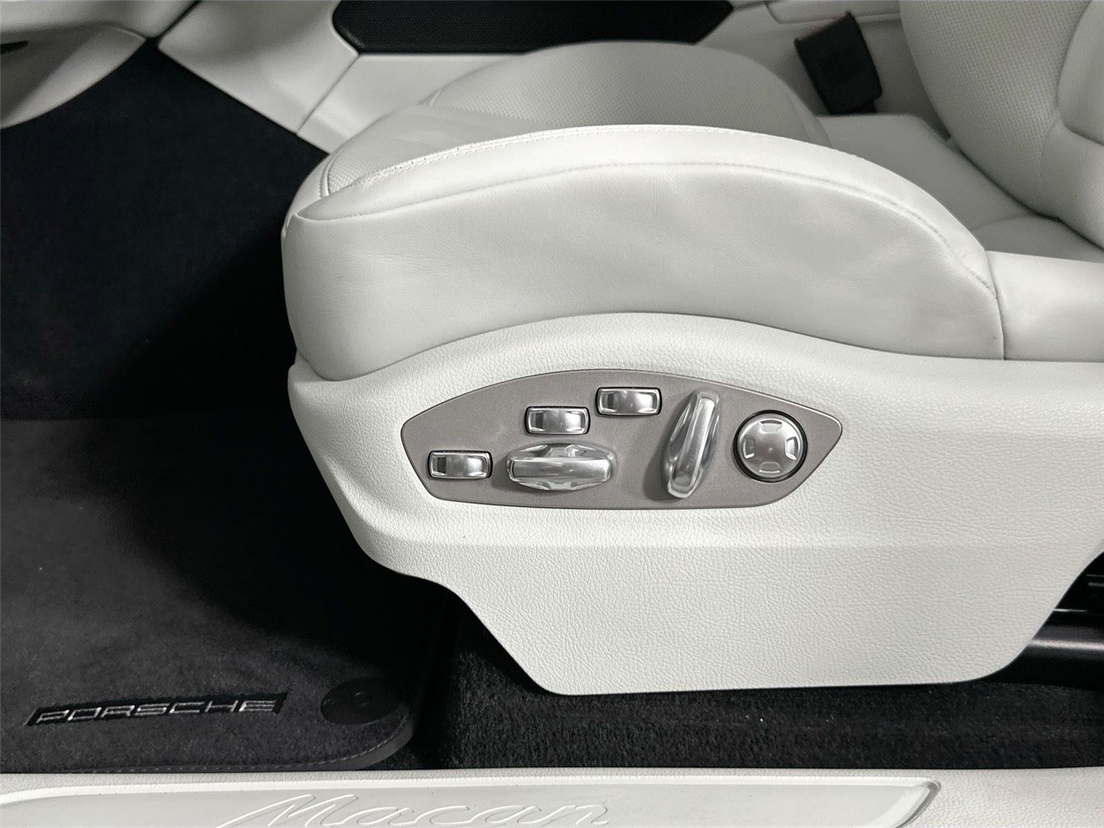 2024 Porsche Macan Base - Photo 34
