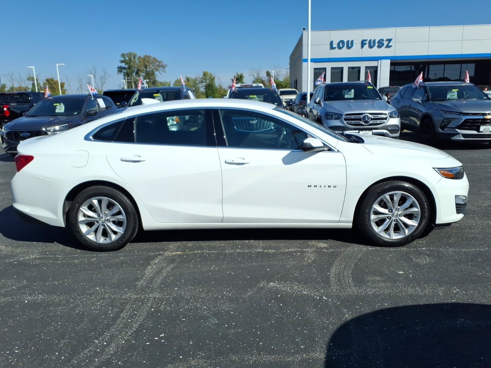 Used 2023 SUMMIT WHITE Chevrolet LT image 28
