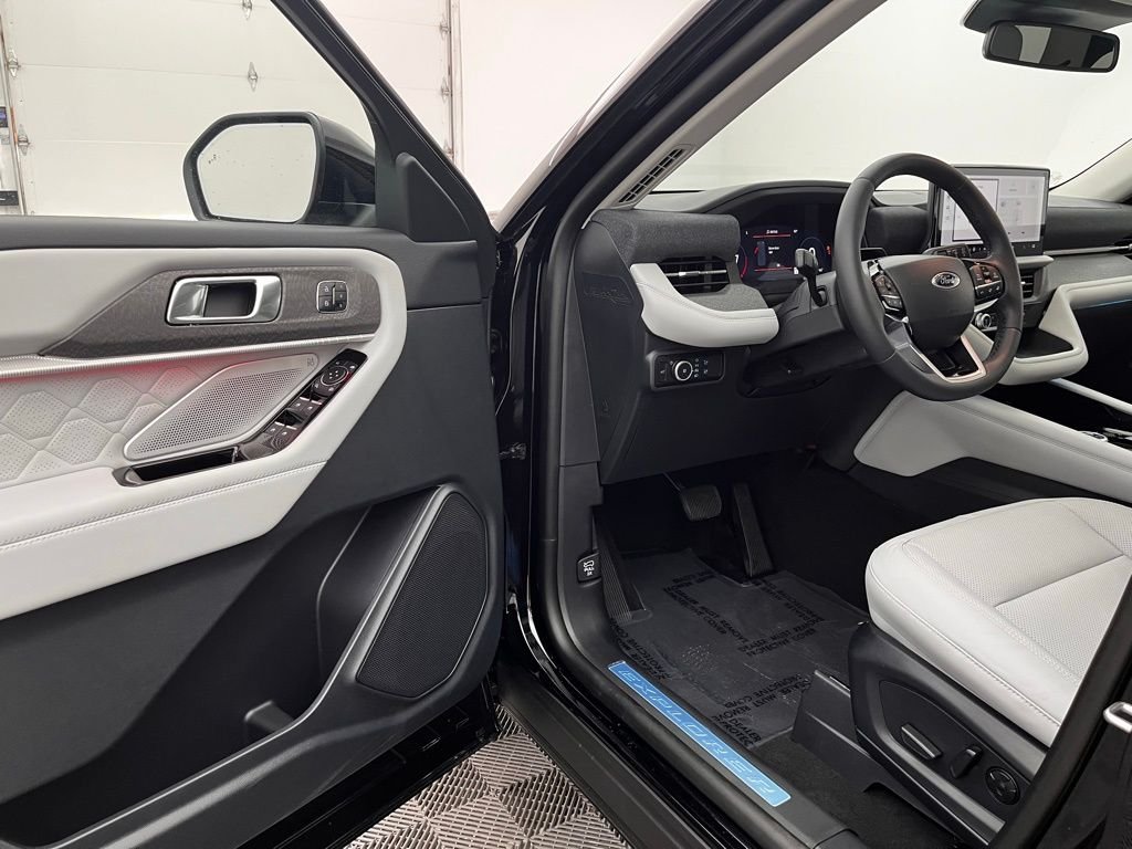 New 2026 Black Ford Platinum image 20