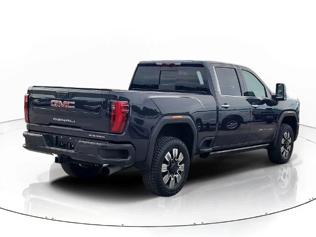 Used 2025 Silver GMC Denali image 5