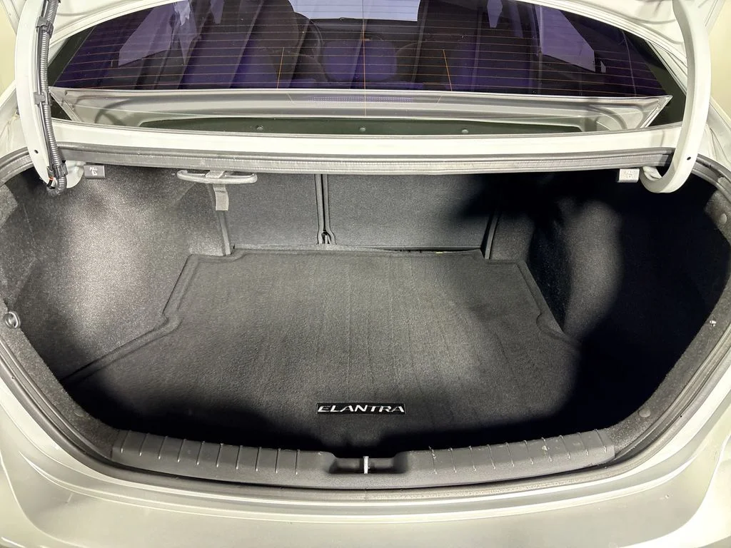 Used 2017 Silver Hyundai SE image 20