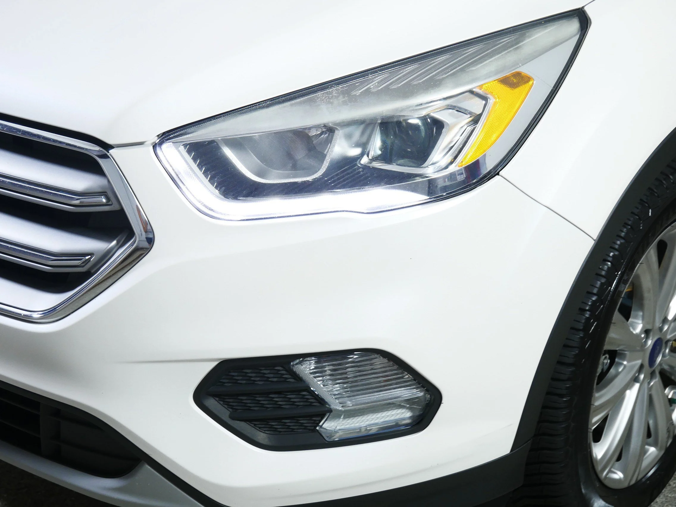 Used 2017 White Platinum Metallic Tri-Coat Ford Titanium image 16