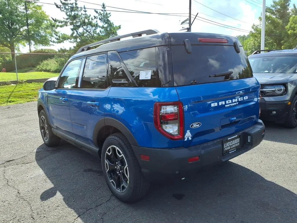 New 2026 Velocity Blue Metallic Ford Outer Banks® image 4