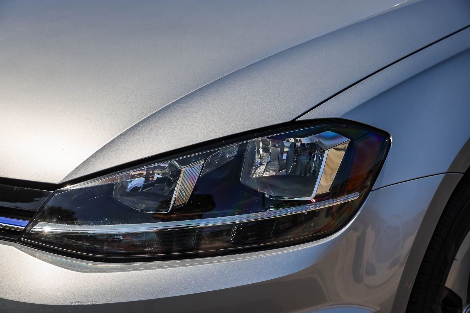 Used 2019 Reflex Silver Metallic Volkswagen SE image 11
