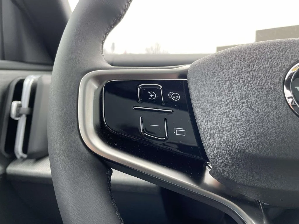 New 2025 Onyx Black Volvo Ultra image 11