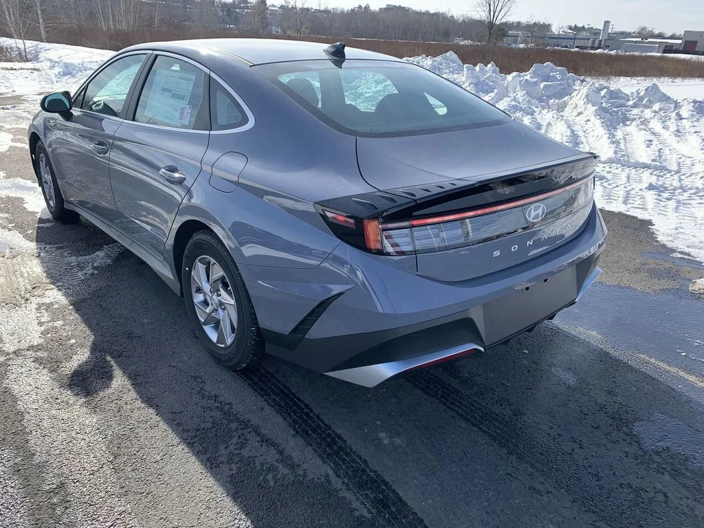New 2026 Blue Hyundai SE image 6