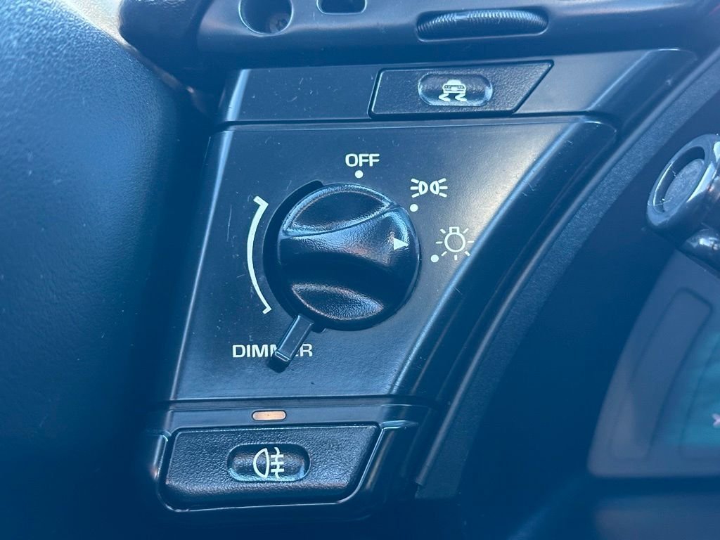 Used 1995  Chevrolet Base image 34