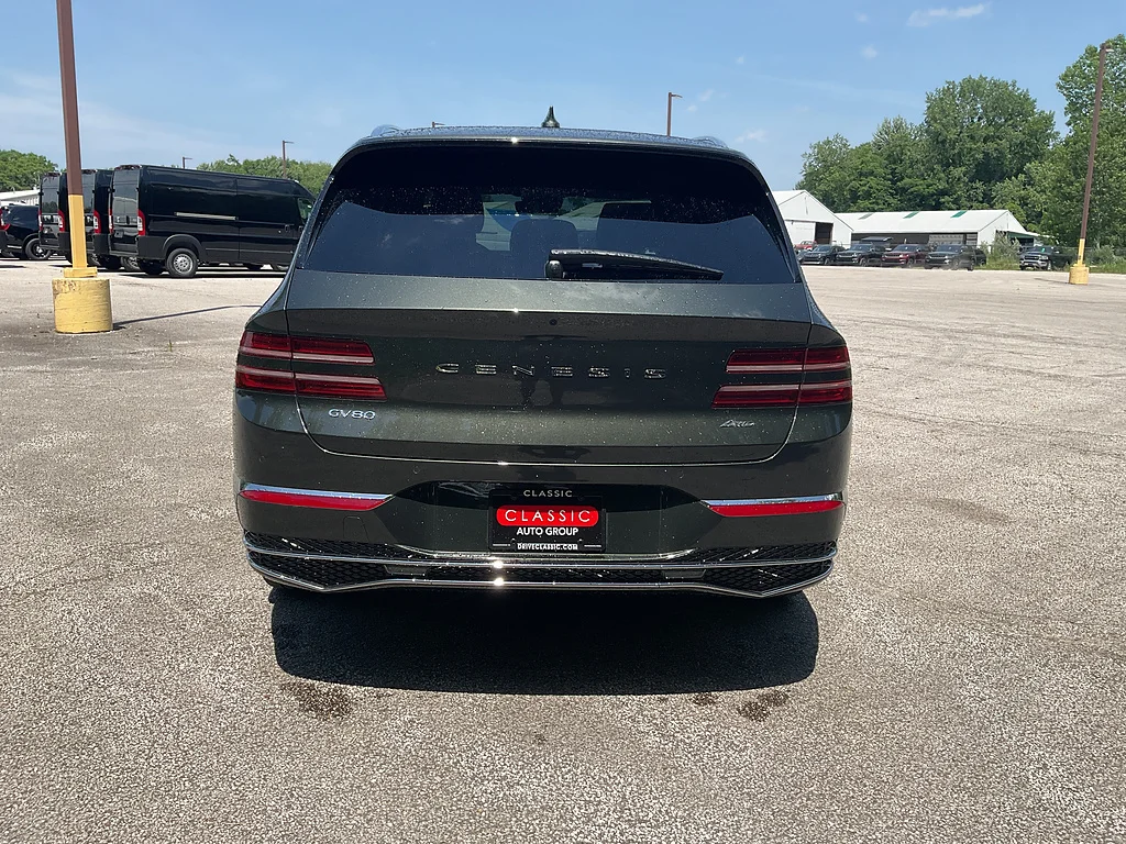 Used 2025 Storr Green Metallic Genesis 2.5T Prestige image 6